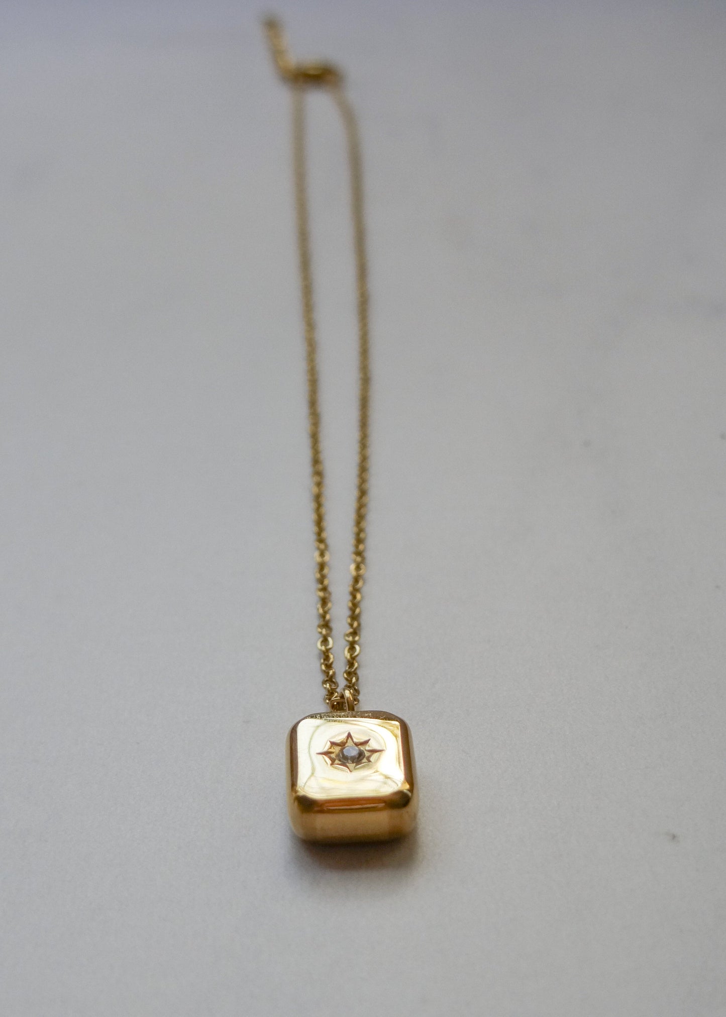 Collar Aura Cuadrado
