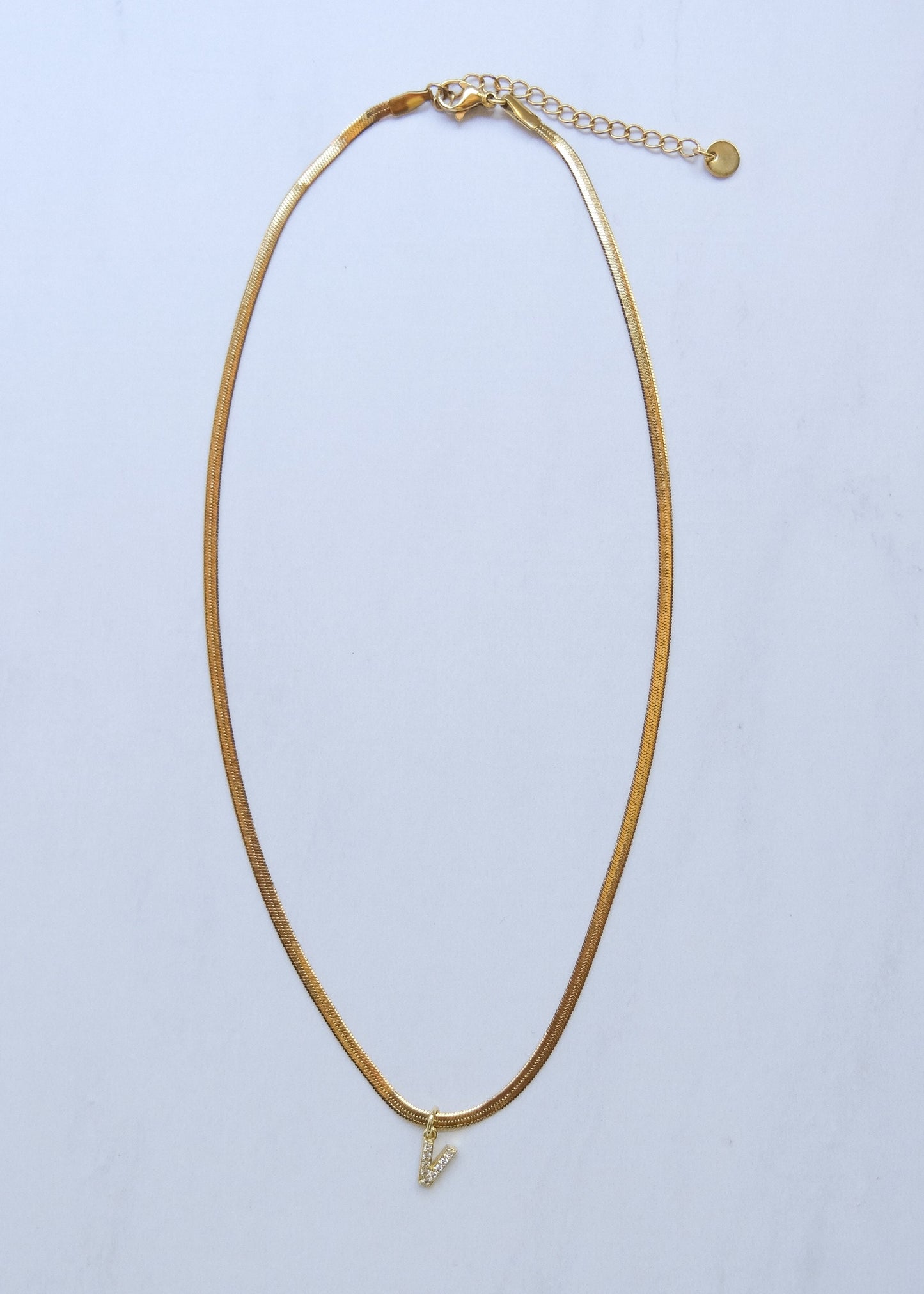 Collar Letter V