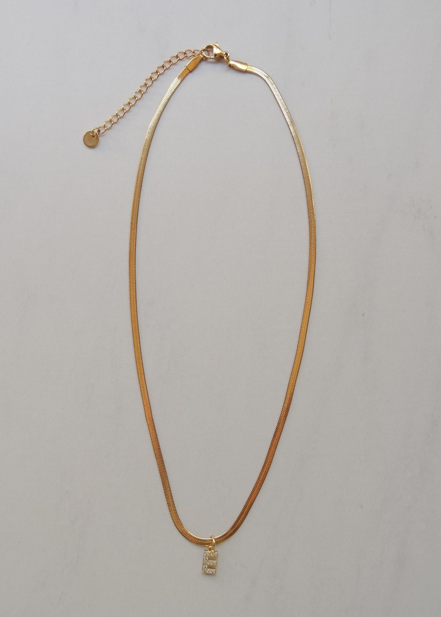 Collar Letter E