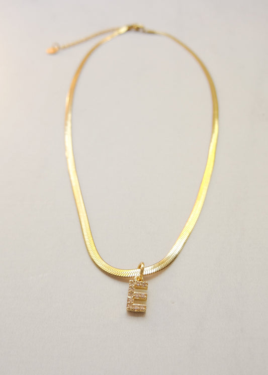 Collar Letter E
