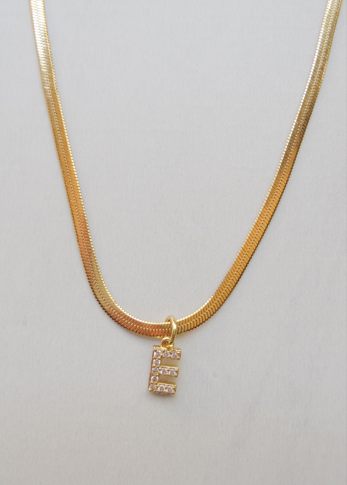 Collar Letter E