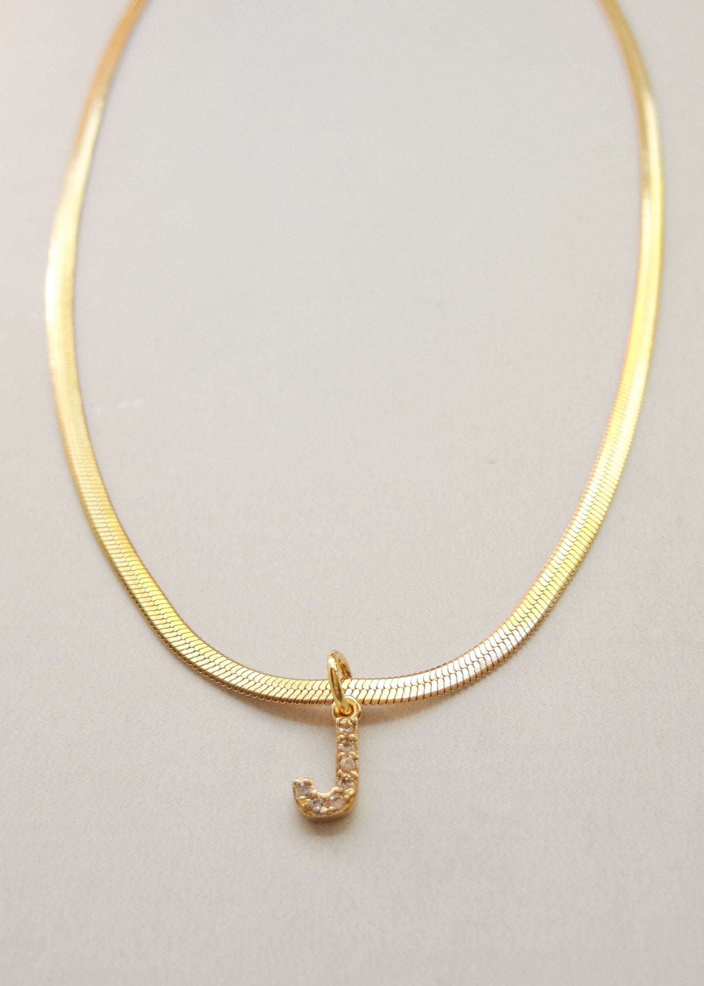 Collar Letter J