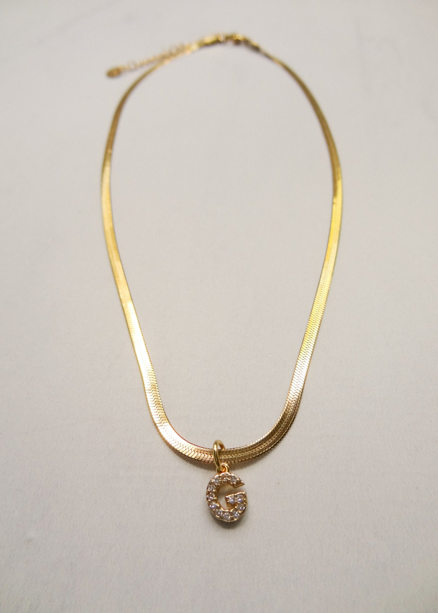 Collar Letter G