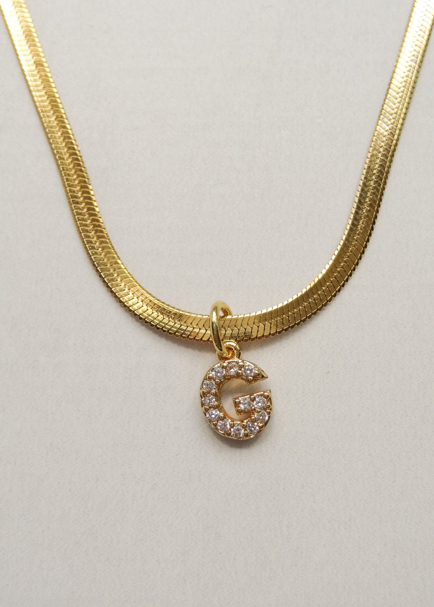 Collar Letter G