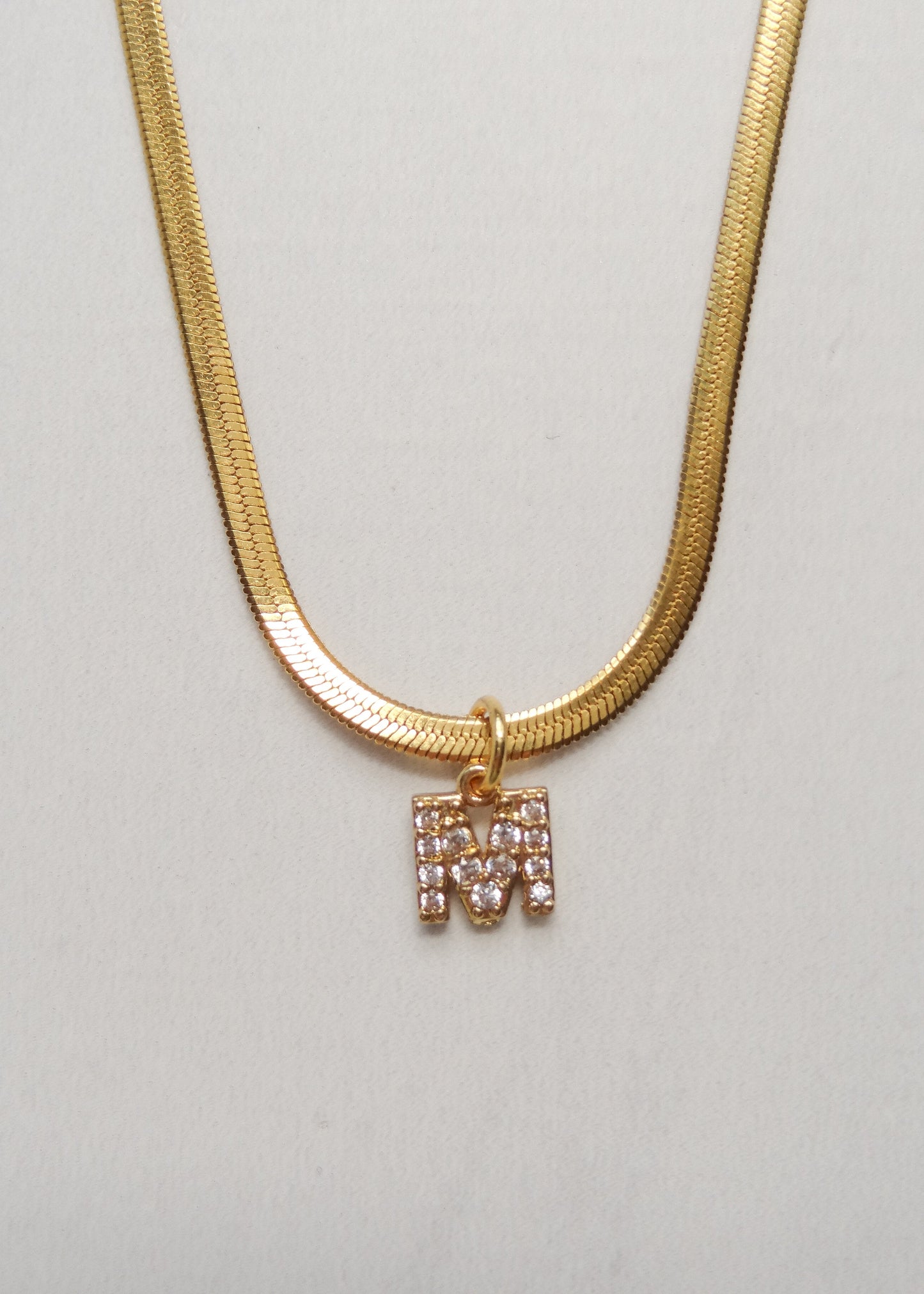 Collar Letter M