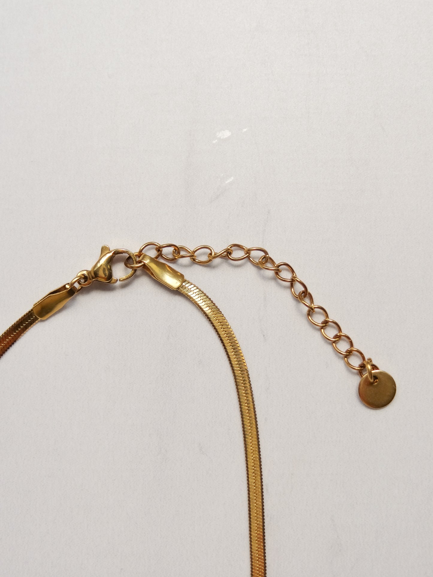 Collar Letter V